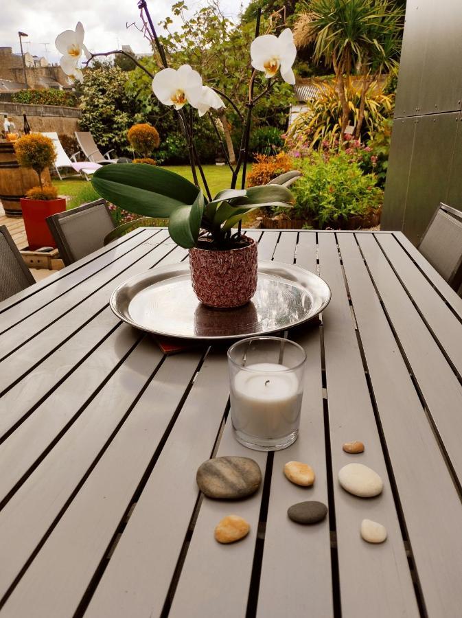 Aux Trois Palmiers Bed & Breakfast แซงต์-บรีเออ ภายนอก รูปภาพ