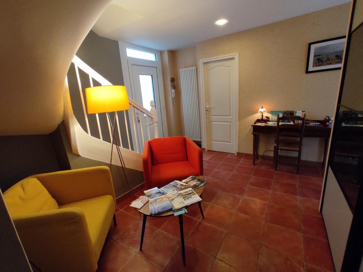 Aux Trois Palmiers Bed & Breakfast แซงต์-บรีเออ ภายนอก รูปภาพ