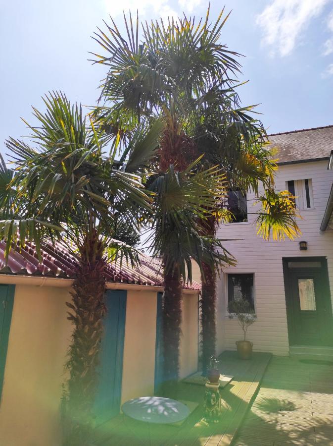 Aux Trois Palmiers Bed & Breakfast แซงต์-บรีเออ ภายนอก รูปภาพ